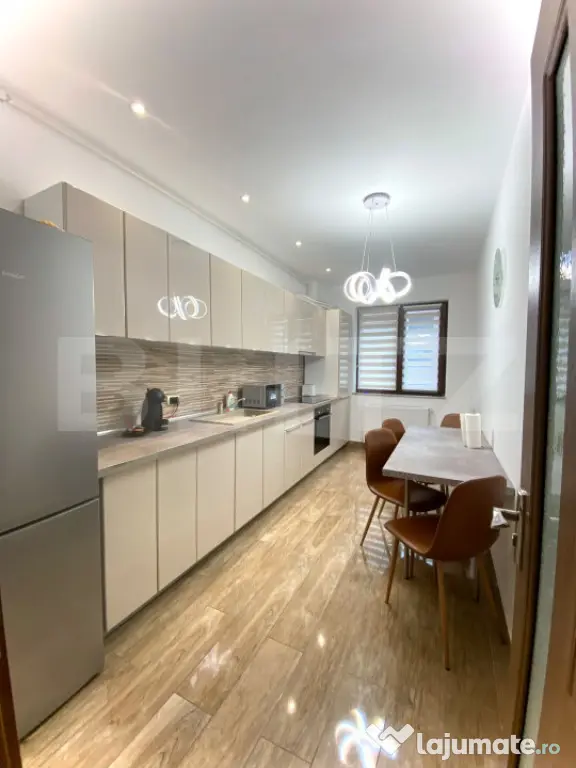 Garsoniera Premium / Zona Coresi Tractorul