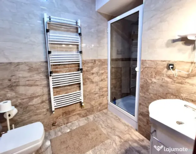 Garsoniera Premium / Zona Coresi Tractorul