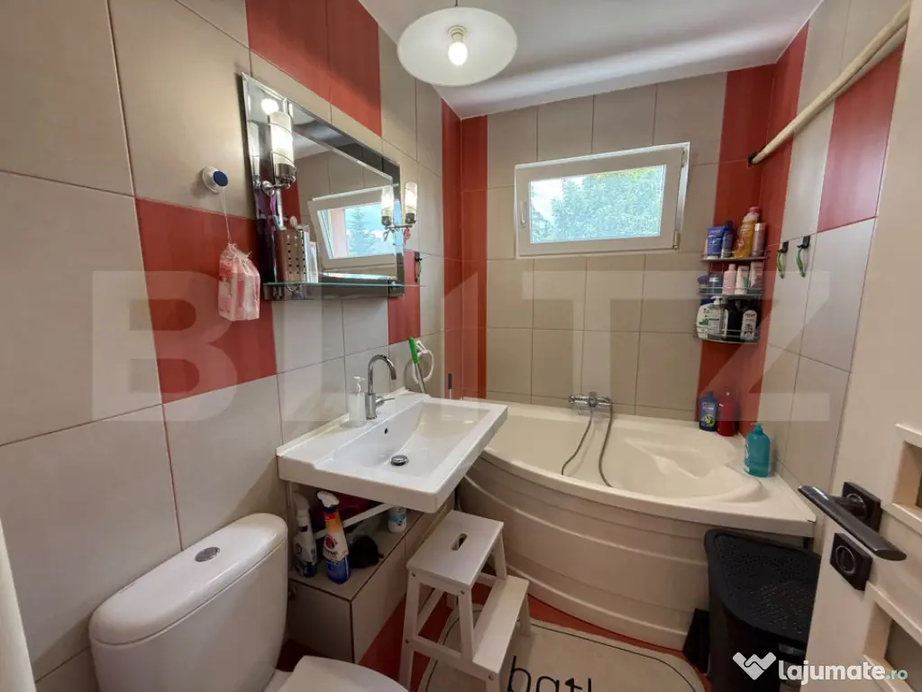 Apartament modern cu 2 camere, renovat complet, loc de parca