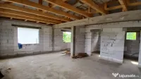 Casă cu trei camere de vânzare