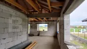 Casă cu trei camere de vânzare