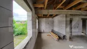 Casă cu trei camere de vânzare
