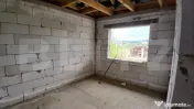 Casă cu trei camere de vânzare