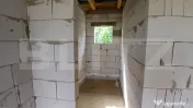 Casă cu trei camere de vânzare