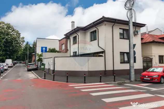 Casă / Vilă cu 5 camere de vanzare în zona Domenii, la...