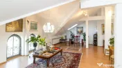 2 CAMERE LUX UNIVERSITATE 