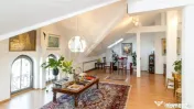 2 CAMERE LUX UNIVERSITATE 
