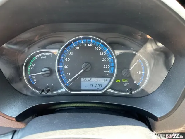Toyota Yaris Hybrid 2017
