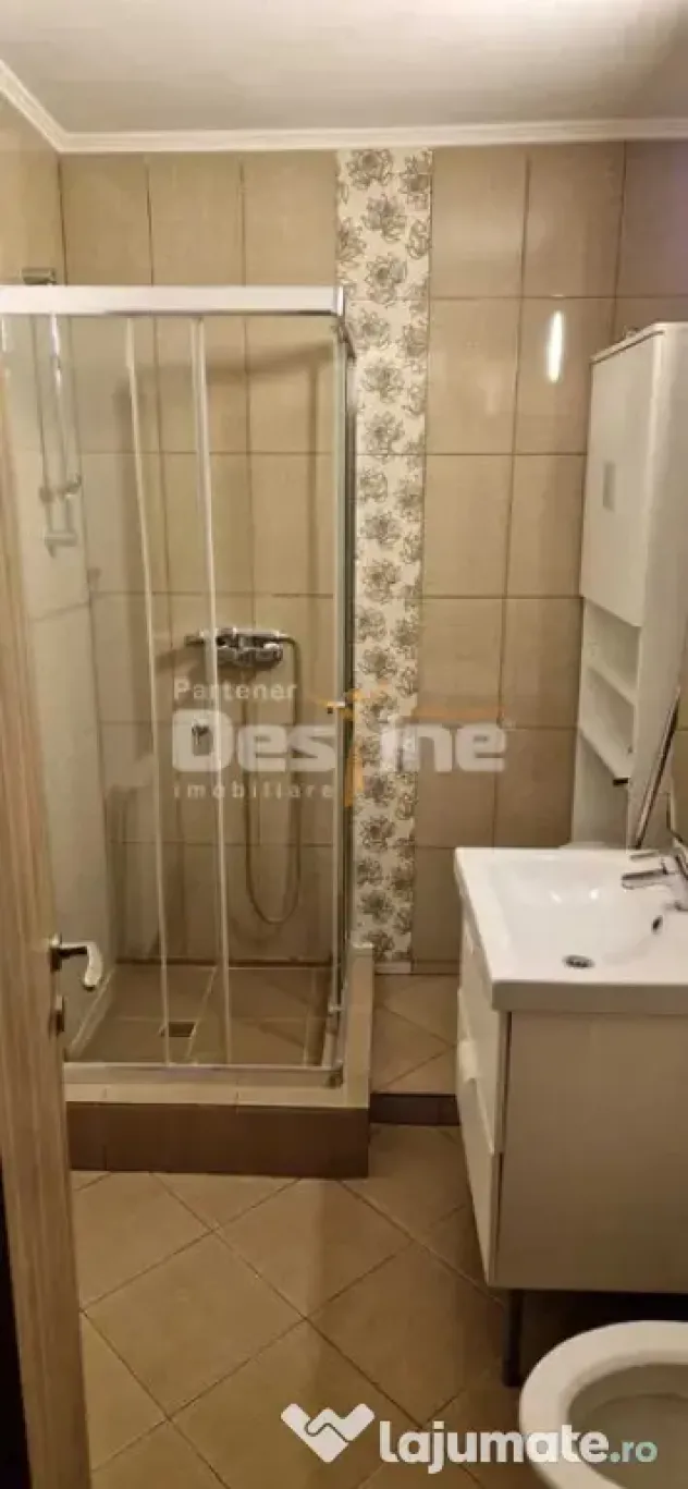 Apartament cu 2 camere decomandat la etaj intermediar, situa