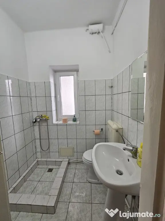 Vand apartament 2 camere semidecomandat,ultracentral,P.Mihai Viteazul