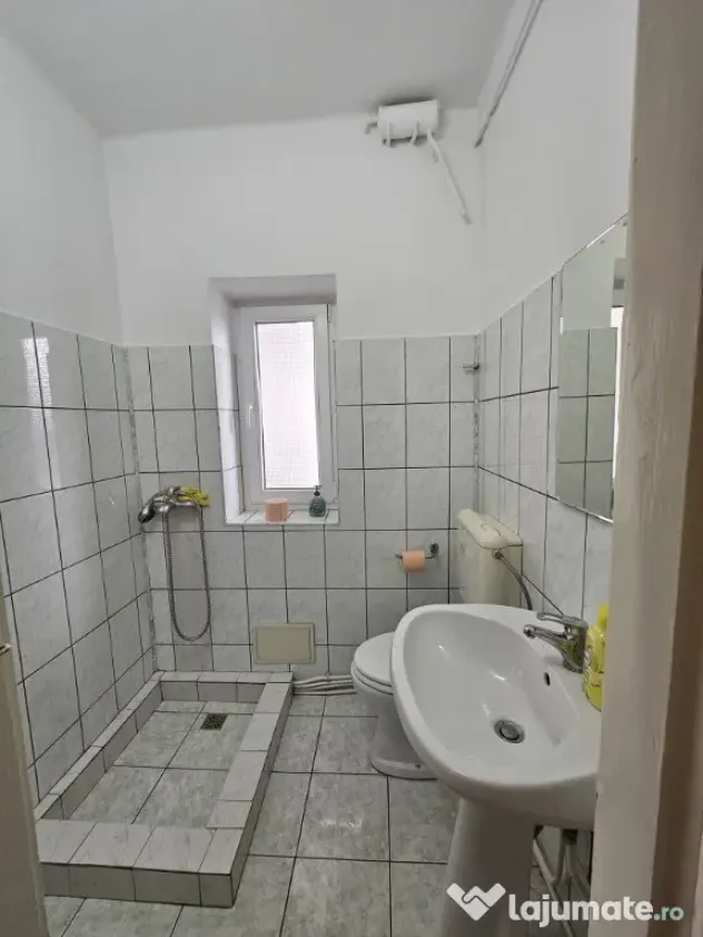 Vand apartament 2 camere semidecomandat,ultracentral,P.Mihai Viteazul