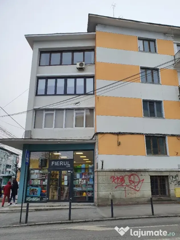 Vand apartament 2 camere semidecomandat,ultracentral,P.Mihai Viteazul