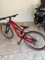 Vând bicicletă - Brandul Cannondale