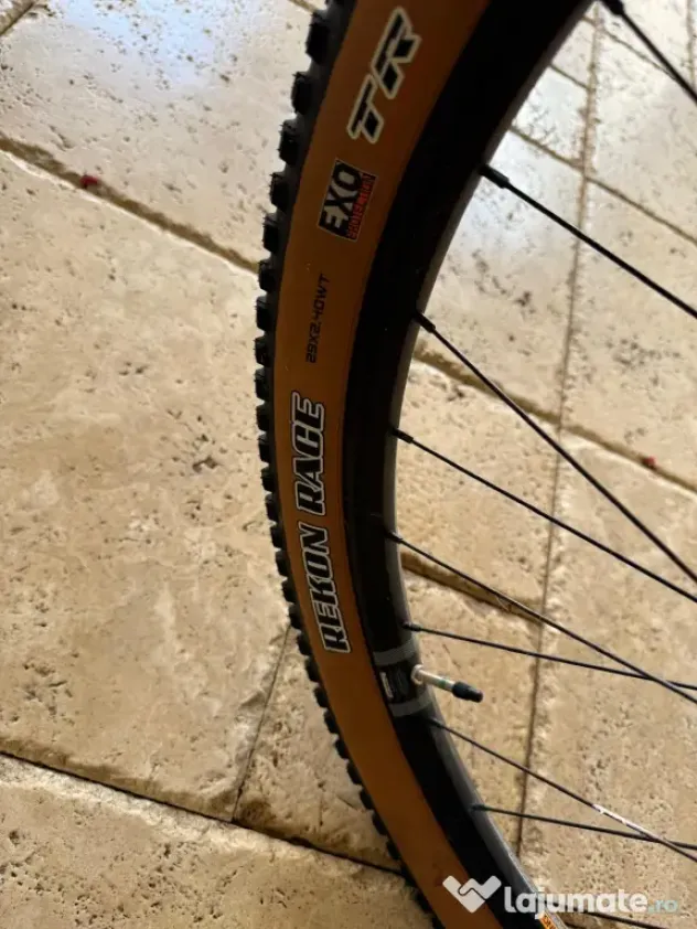 Vând bicicletă - Brandul Cannondale