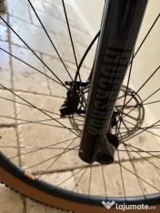 Vând bicicletă - Brandul Cannondale 