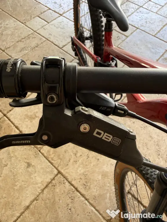 Vând bicicletă - Brandul Cannondale
