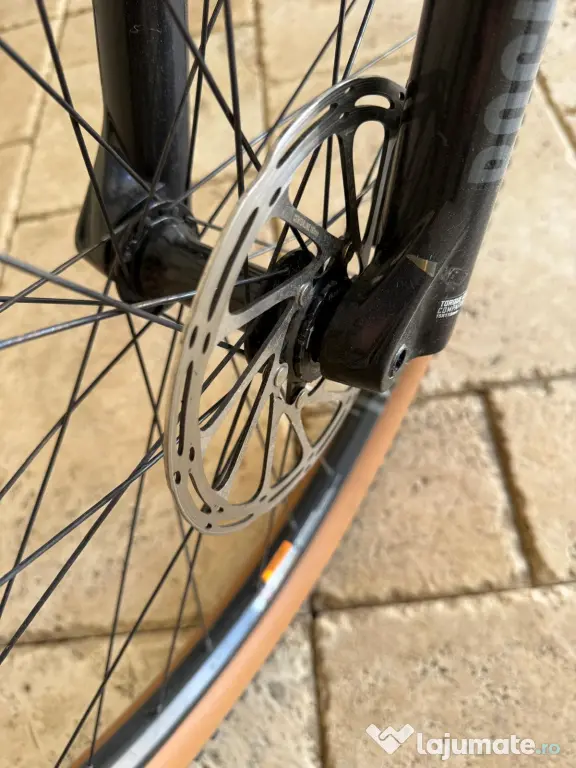 Vând bicicletă - Brandul Cannondale