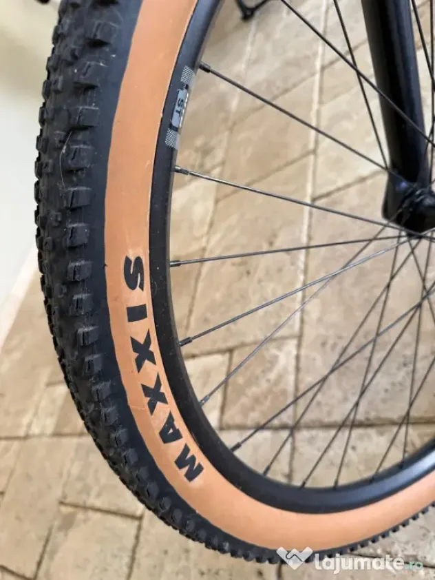 Vând bicicletă - Brandul Cannondale