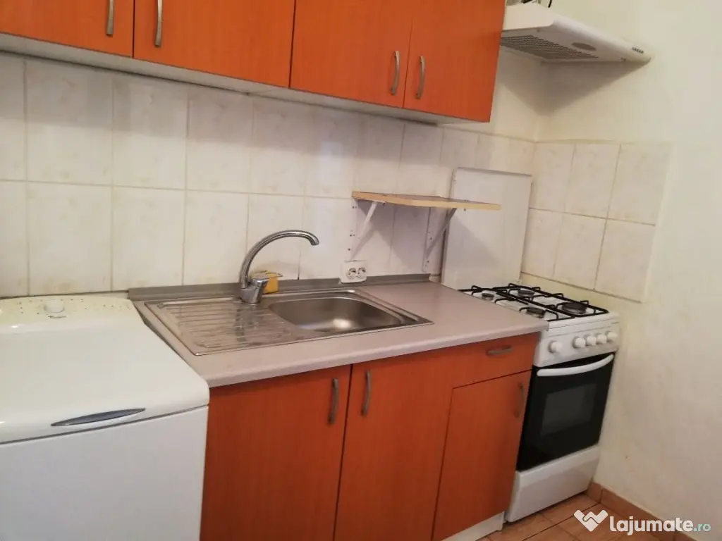 Închiriez camera de cămin central