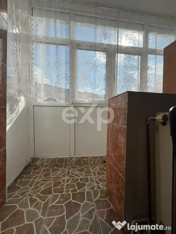 Vanzare 2 camere central etaj 3 mobilat+utilat Gaesti