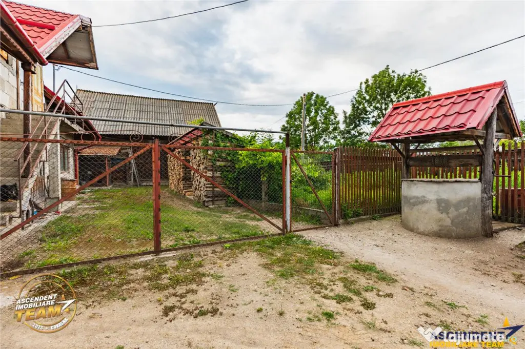 Ansamblu: Casa atelier sura 1.123mp teren, Sat Lunga,
