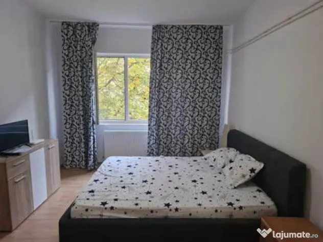 Închiriez garsoniera