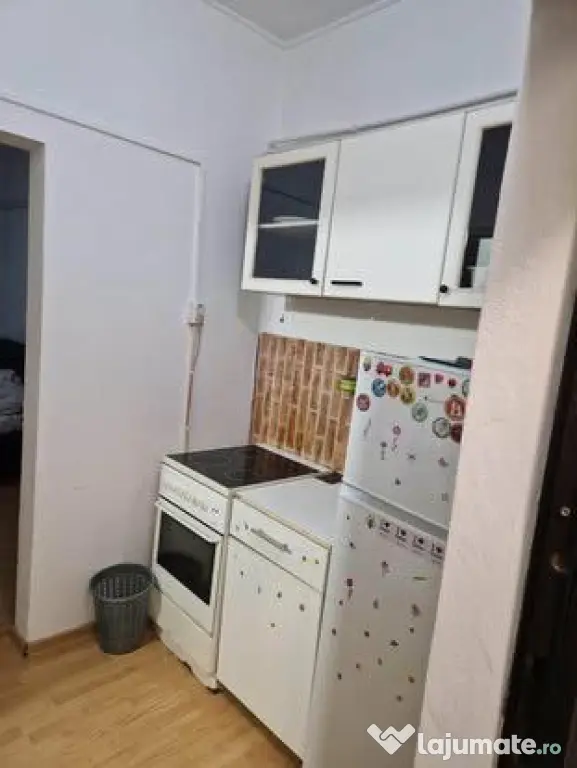 Închiriez garsoniera