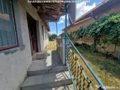 Casa situata în Arcani - Sănătești