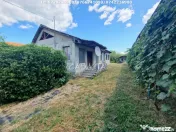 Casa situata în Arcani - Sănătești