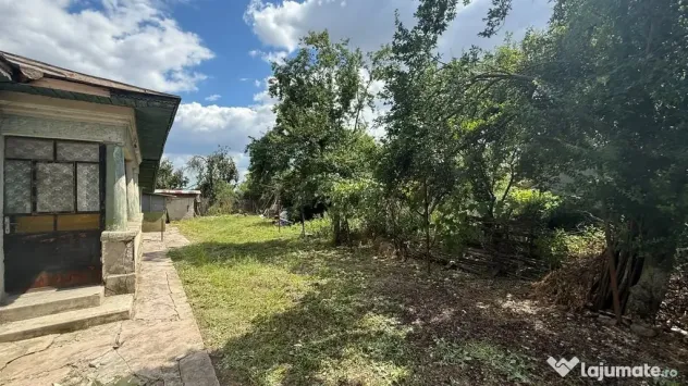 Casă rurală cu grădină mare, lângă București
