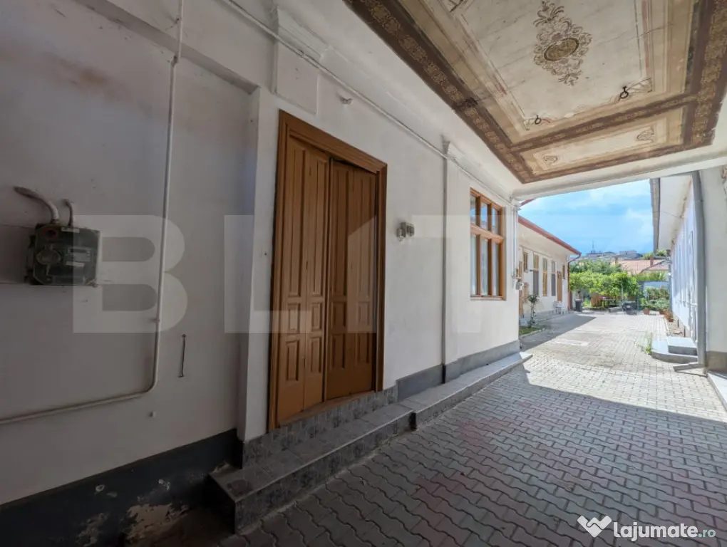 Casă 6 camere, 138 mp, garaj și teren 489 mp - zona Centru
