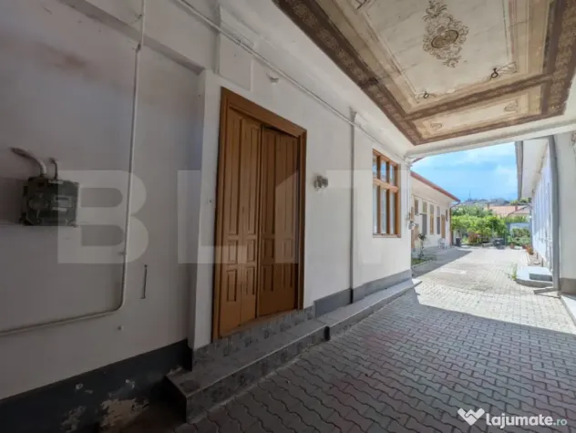 Casă 6 camere, 138 mp, garaj și teren 489 mp - zona Centru