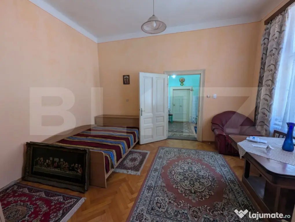 Casă 6 camere, 138 mp, garaj și teren 489 mp - zona Centru