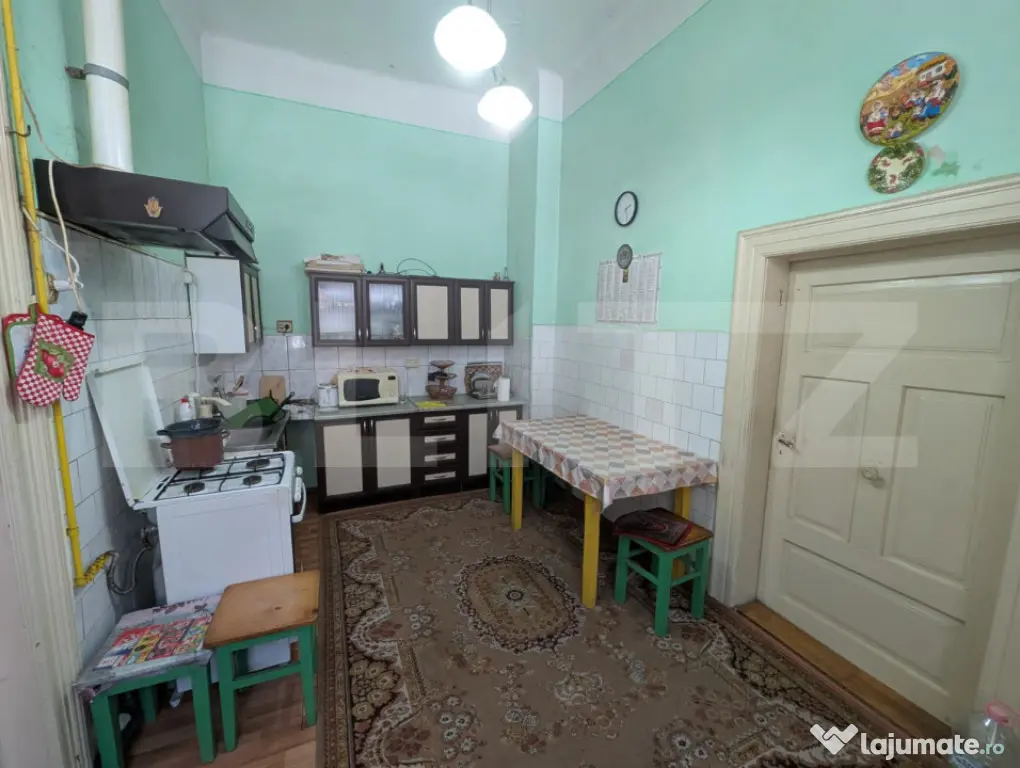 Casă 6 camere, 138 mp, garaj și teren 489 mp - zona Centru