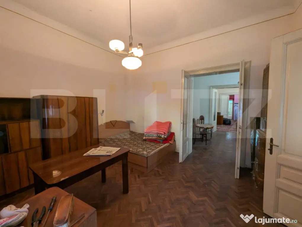 Casă 6 camere, 138 mp, garaj și teren 489 mp - zona Centru