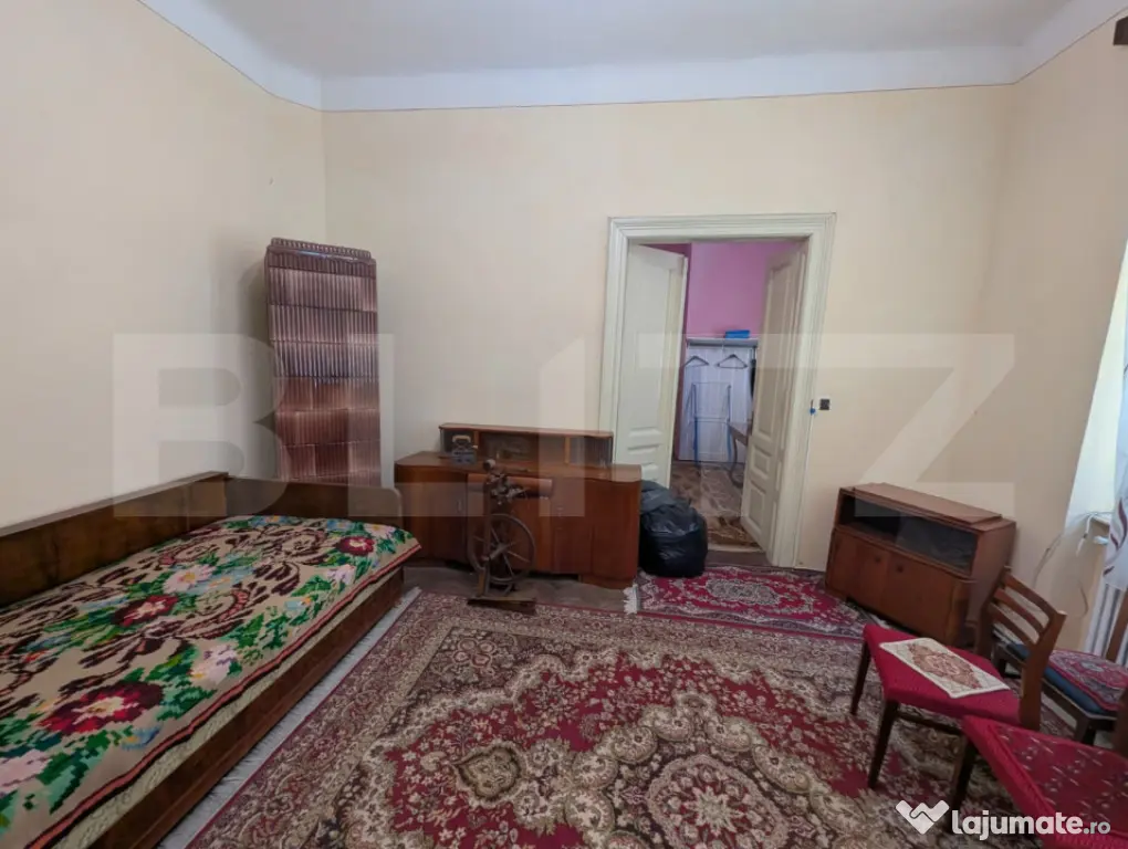 Casă 6 camere, 138 mp, garaj și teren 489 mp - zona Centru