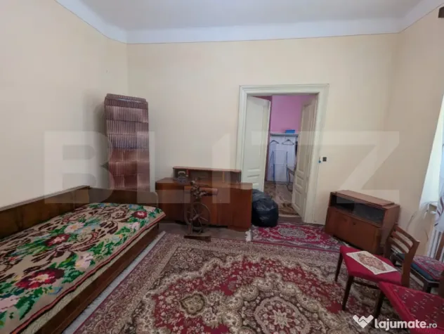 Casă 6 camere, 138 mp, garaj și teren 489 mp - zona Centru