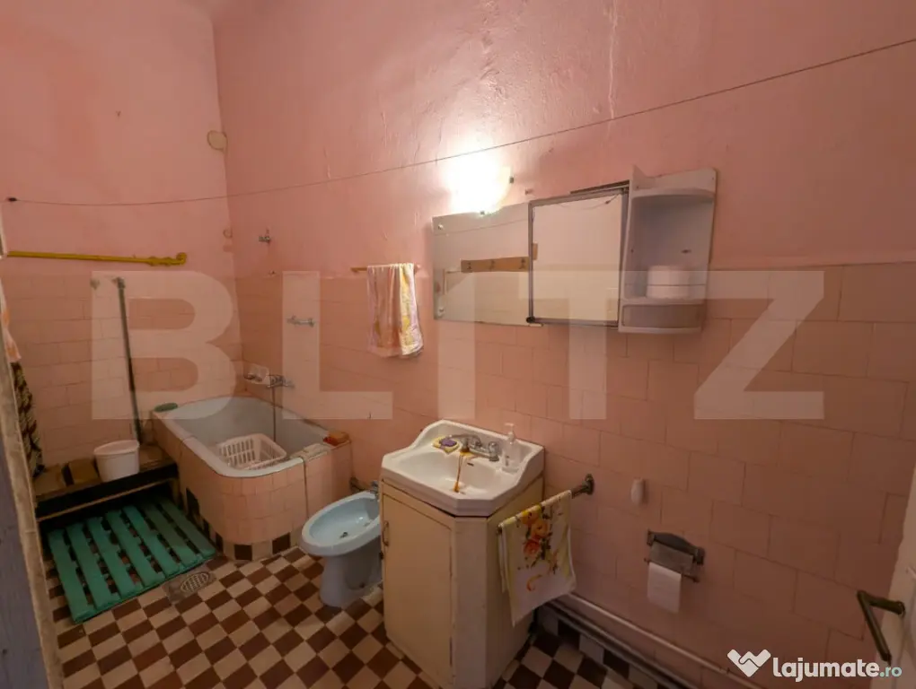 Casă 6 camere, 138 mp, garaj și teren 489 mp - zona Centru