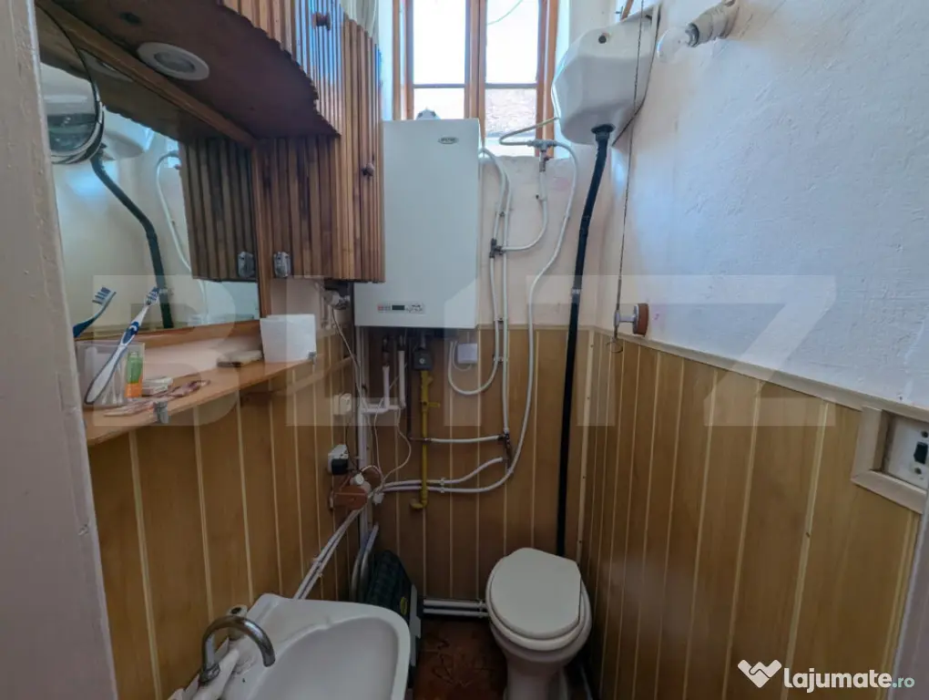 Casă 6 camere, 138 mp, garaj și teren 489 mp - zona Centru