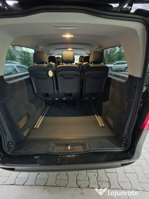 Închiriez microbuz Mercedes NOU