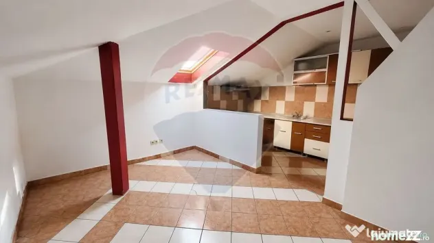 Apartament cu 3 camere de vânzare în zona Rogerius
