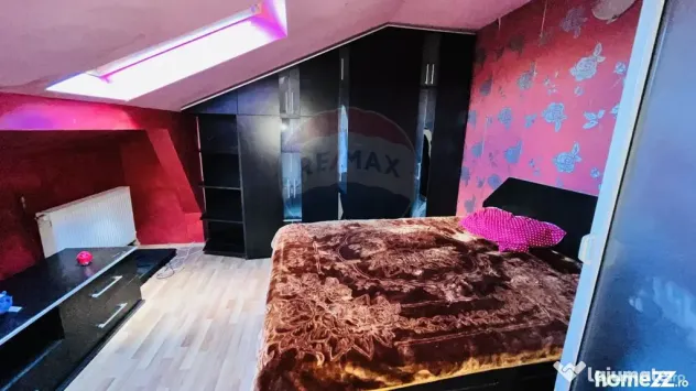 Apartament cu 3 camere de vânzare în zona Rogerius