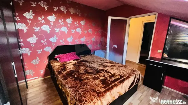 Apartament cu 3 camere de vânzare în zona Rogerius