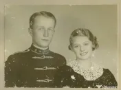 Refac fotografii deteriorate, iar dacă dorești, le pot imprima într-un album sau ți le pot preda în format digital. Pot fi fotografii noi deteriorate sau fotografii vechi — eu ți le repar pe toate. 