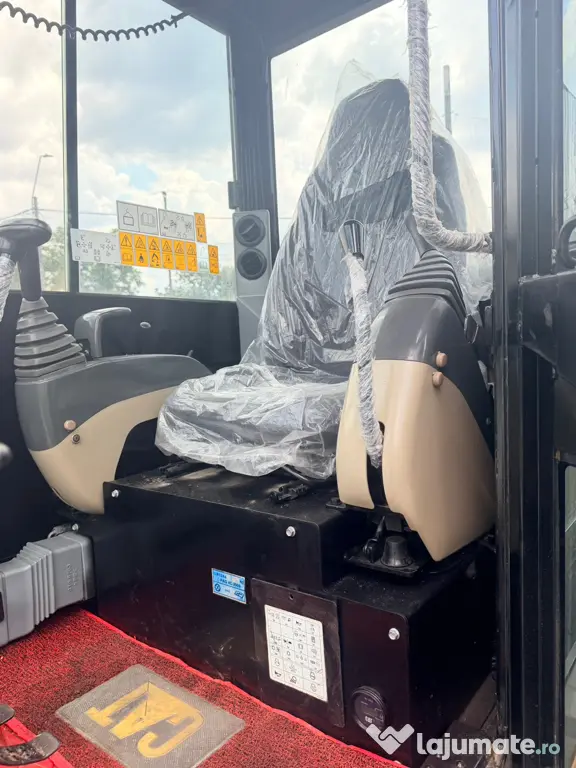 CAT Mini încărcător și mini Escavator