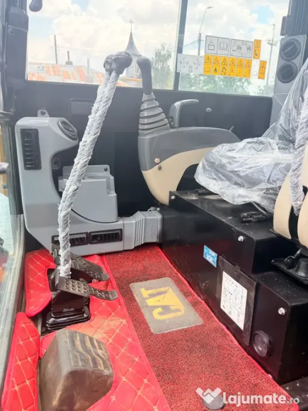 CAT Mini încărcător și mini Escavator