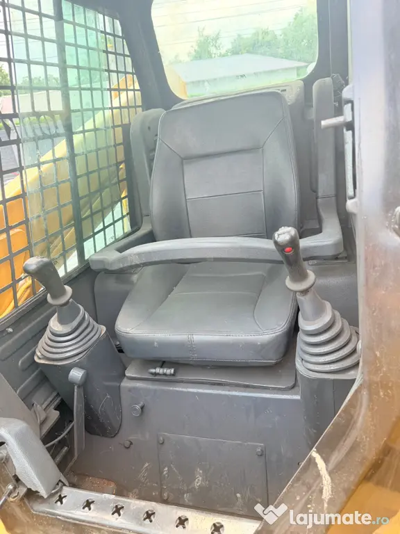 CAT Mini încărcător și mini Escavator