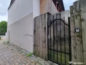 Ai un vis? Avem scena! Spațiu de închiriat la casă, curt 