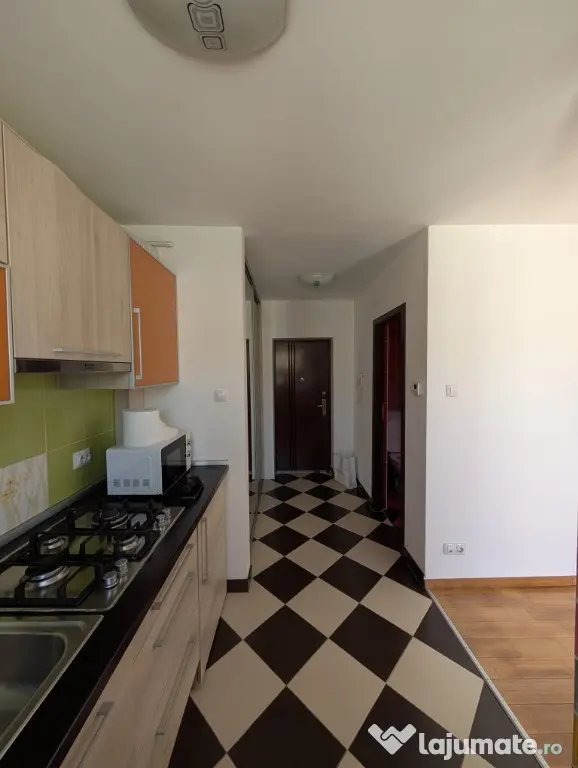 Apartament 44mp, mobilat, garaj, zona Primariei Floresti