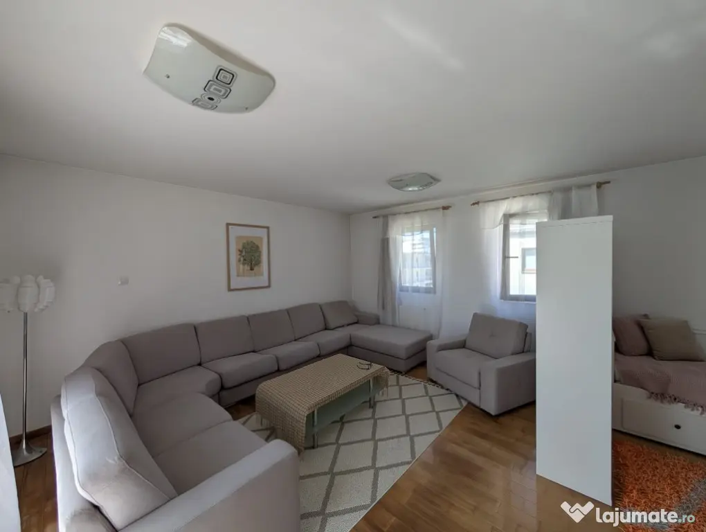 Apartament 44mp, mobilat, garaj, zona Primariei Floresti